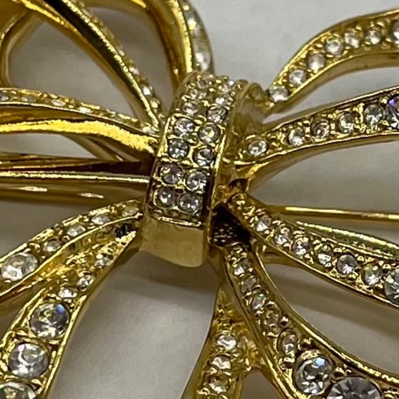 Vintage Festive Bow K.J.L. Avon set/ Brooch and Clip Earrings - Picture 6 of 10